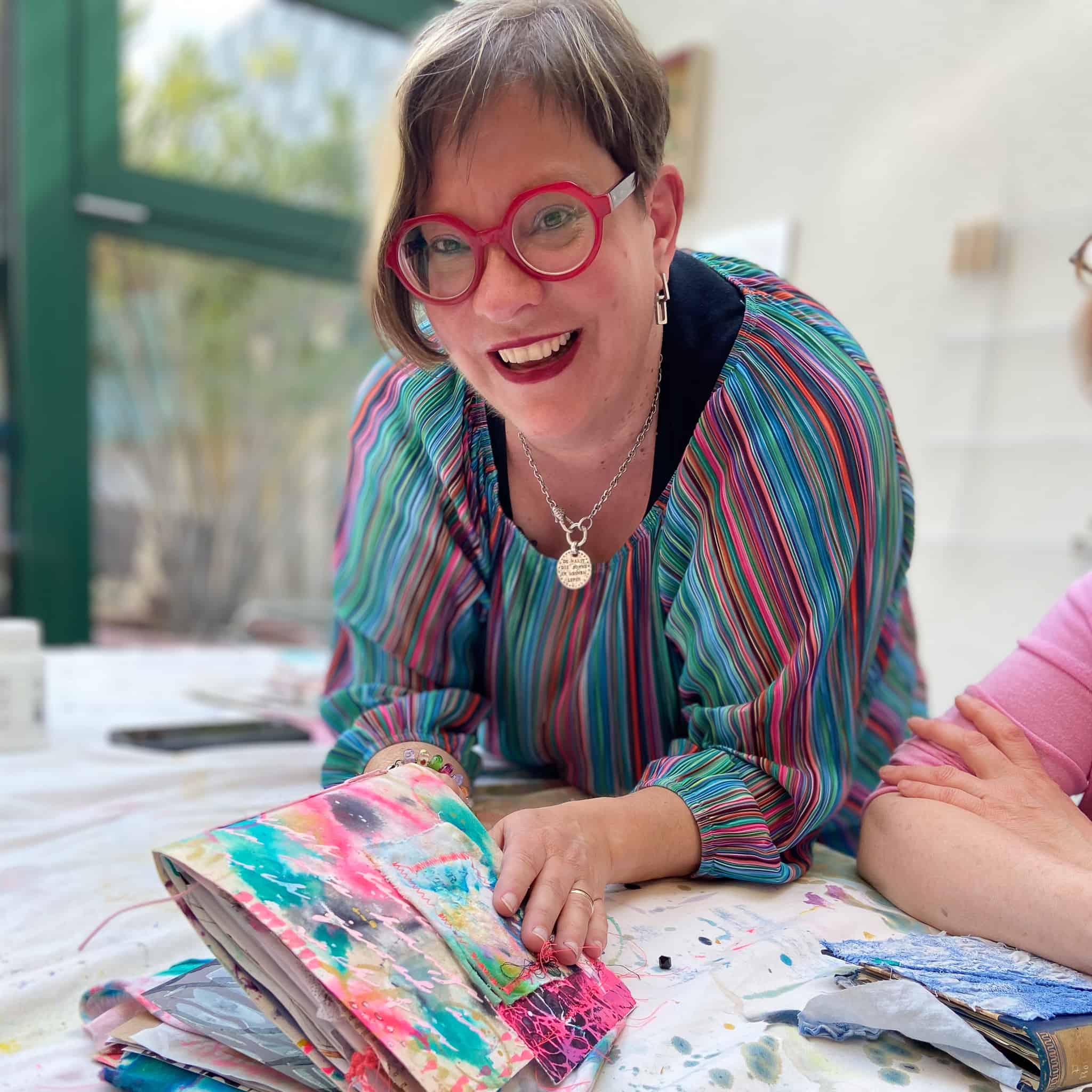 mixed-media-portraits-art-journal-workshop