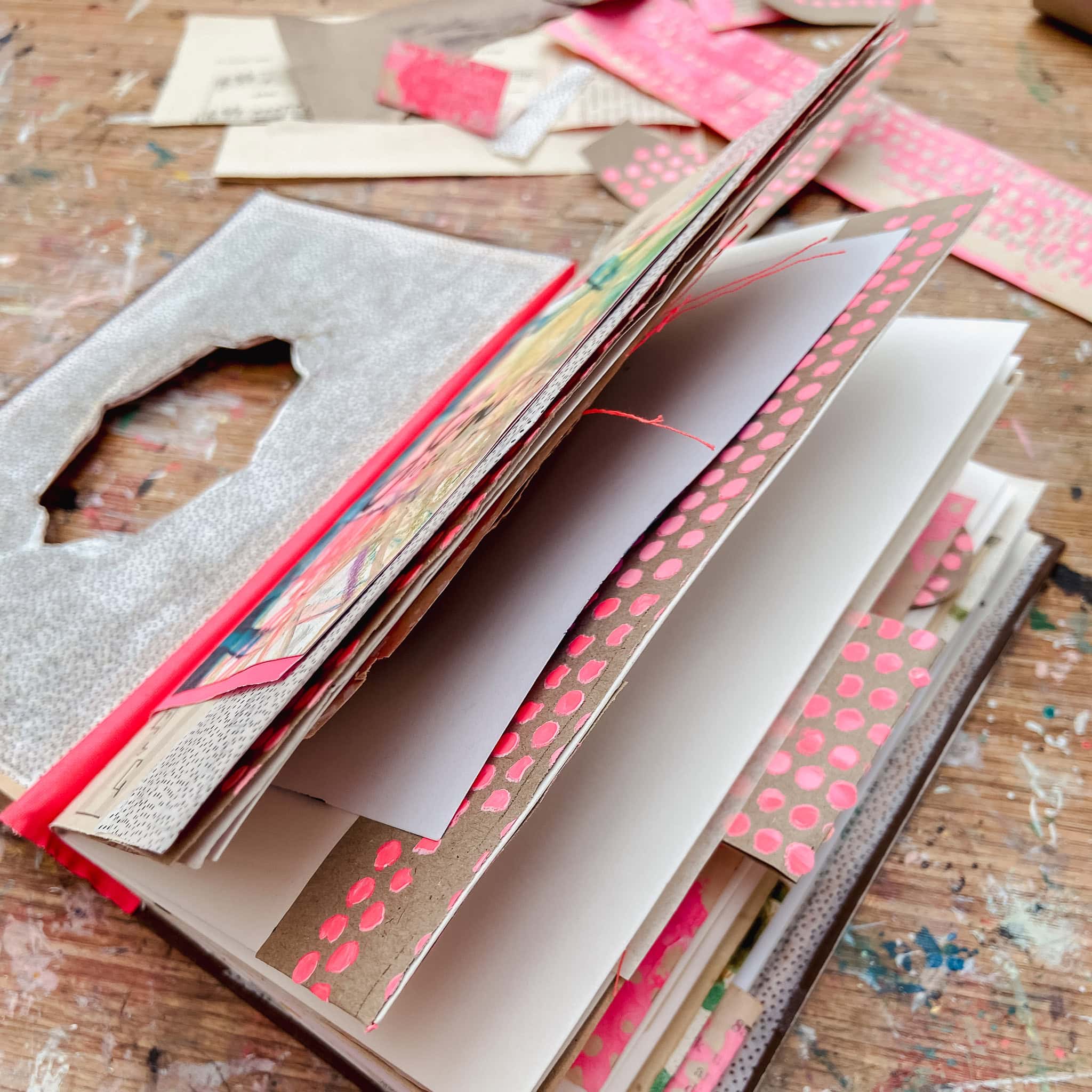 Aus einem Vintage Buch wird ein Art Journal [Buchbinde Live Session]